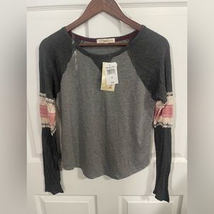 Rewind Women’s Long Raglan Sleeves Tee With Lace Size S Color Gray Pink.